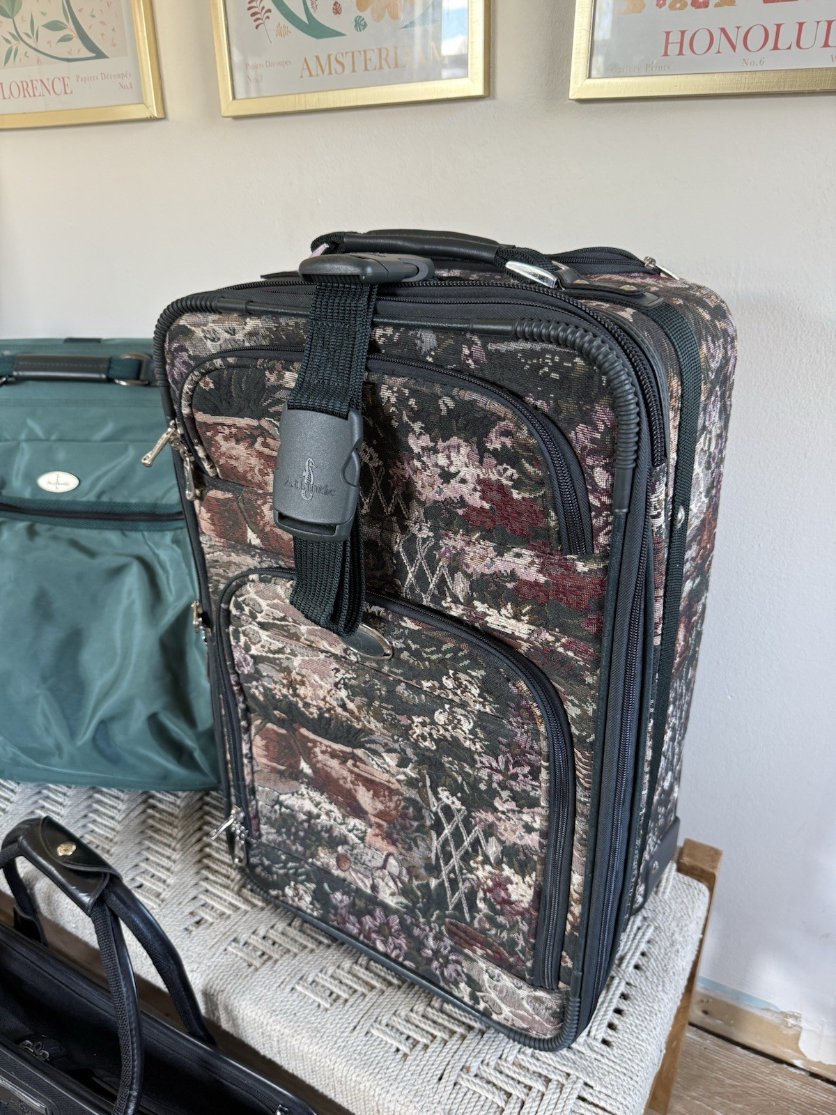 🍊Vintage Lot of 4 Atlantic Suitcase/Bags Floral Tapestry w/ Wheels Garment More