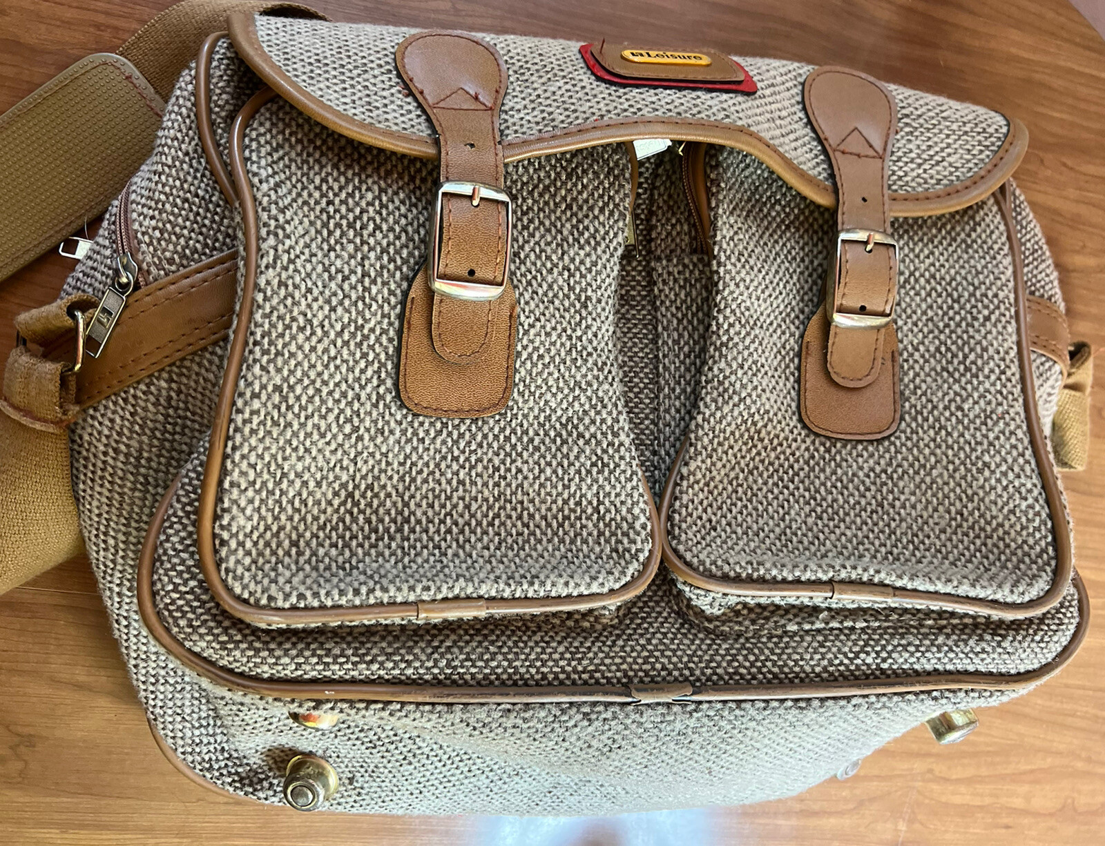 LEISURE LUGGAGE – Brown Beige Woven Wool Bag, Zippers & Buckles, 5 Pocket Bag