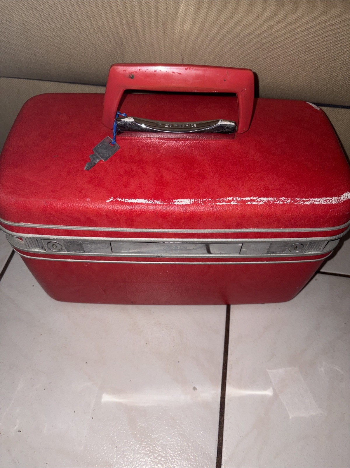 Vintage Red Samsonite Silhouette Train Makeup Case Kitchy With Key