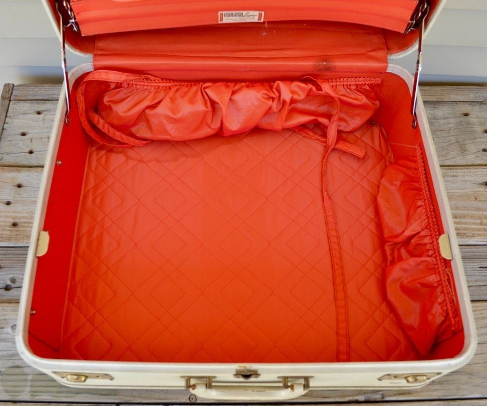 Lot 2 Vintage Oshkosh Luggage Suitcases Cream w/ Red Lining 1950-60’s Set
