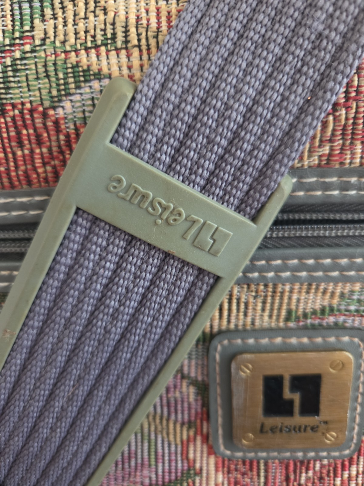 Near Mint Vintage 1980s Leisure Tapestry Train Case Makeup Travel Strap 14″, Vtg