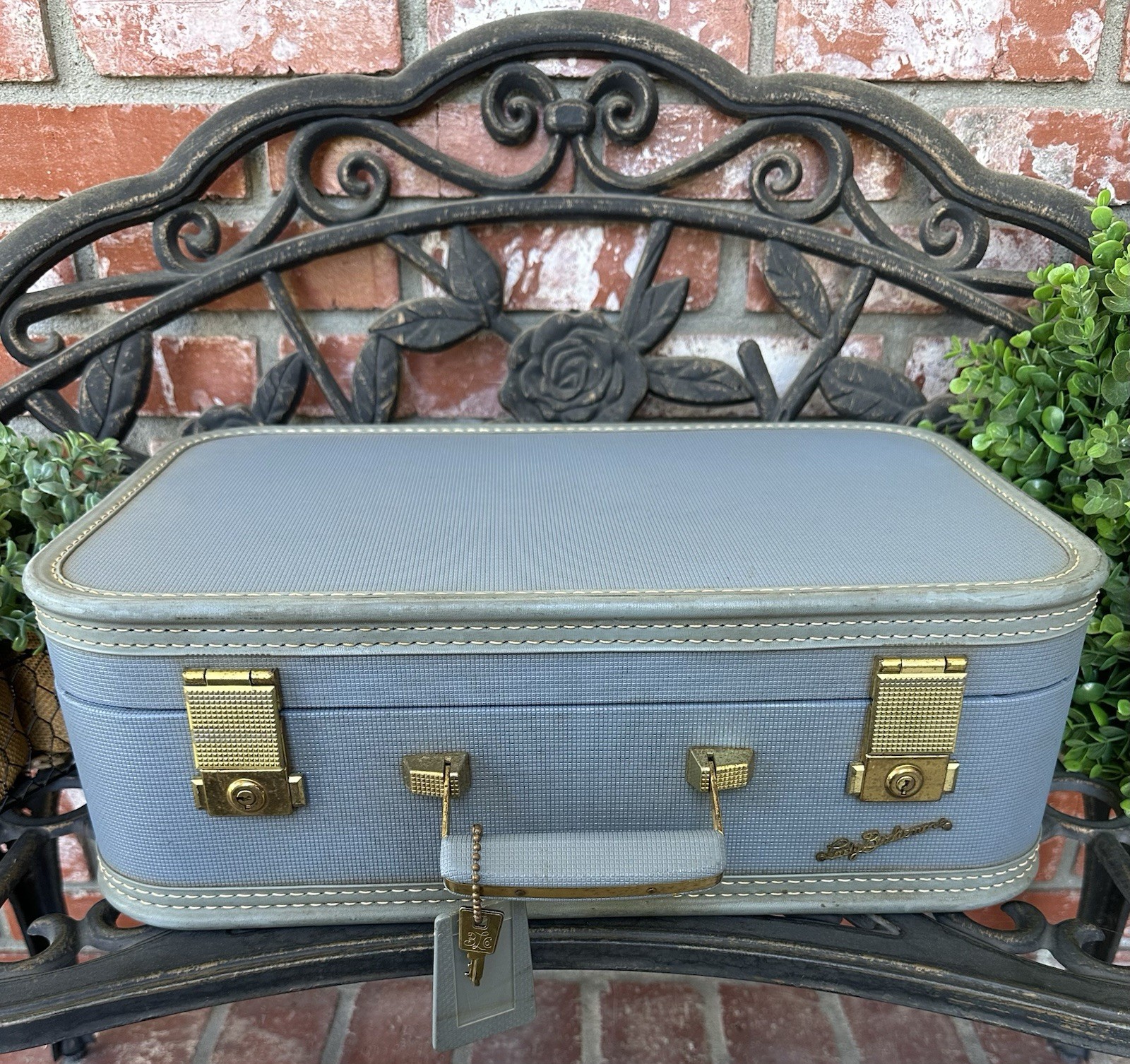Vintage Lady Baltimore Luggage; Baby Blue W/Lavender Silk Inter; Luggage Tag/Key