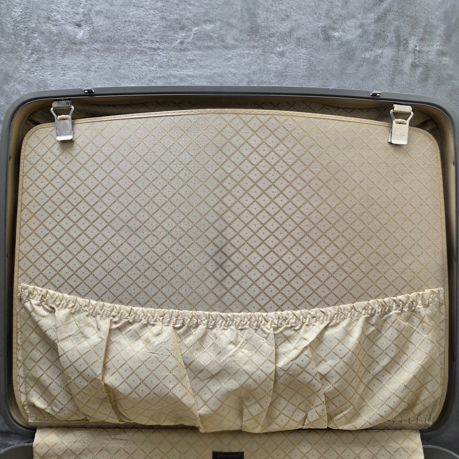 1980 Samsonite Series 3600 Dark Gray Black Hard Shell Roller Suitcase – 26x19x8