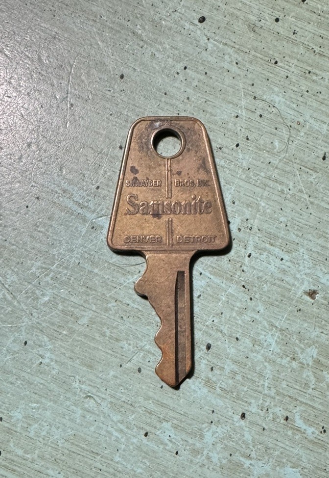 SAMSONITE – 94 – Replacement Key for Luggage – Vintage / Brass / Original