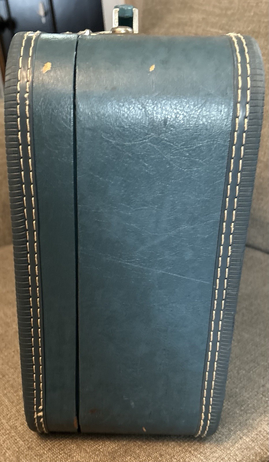 Vintage Royal Traveller Hard Sided Shell Suitcase Luggage Blue 23×18″ 1960’s