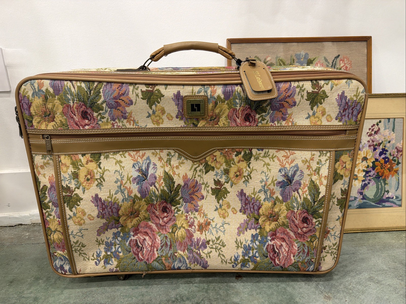 Women’s Vintage Leisure Suitcase 27”x20” 9” Deep