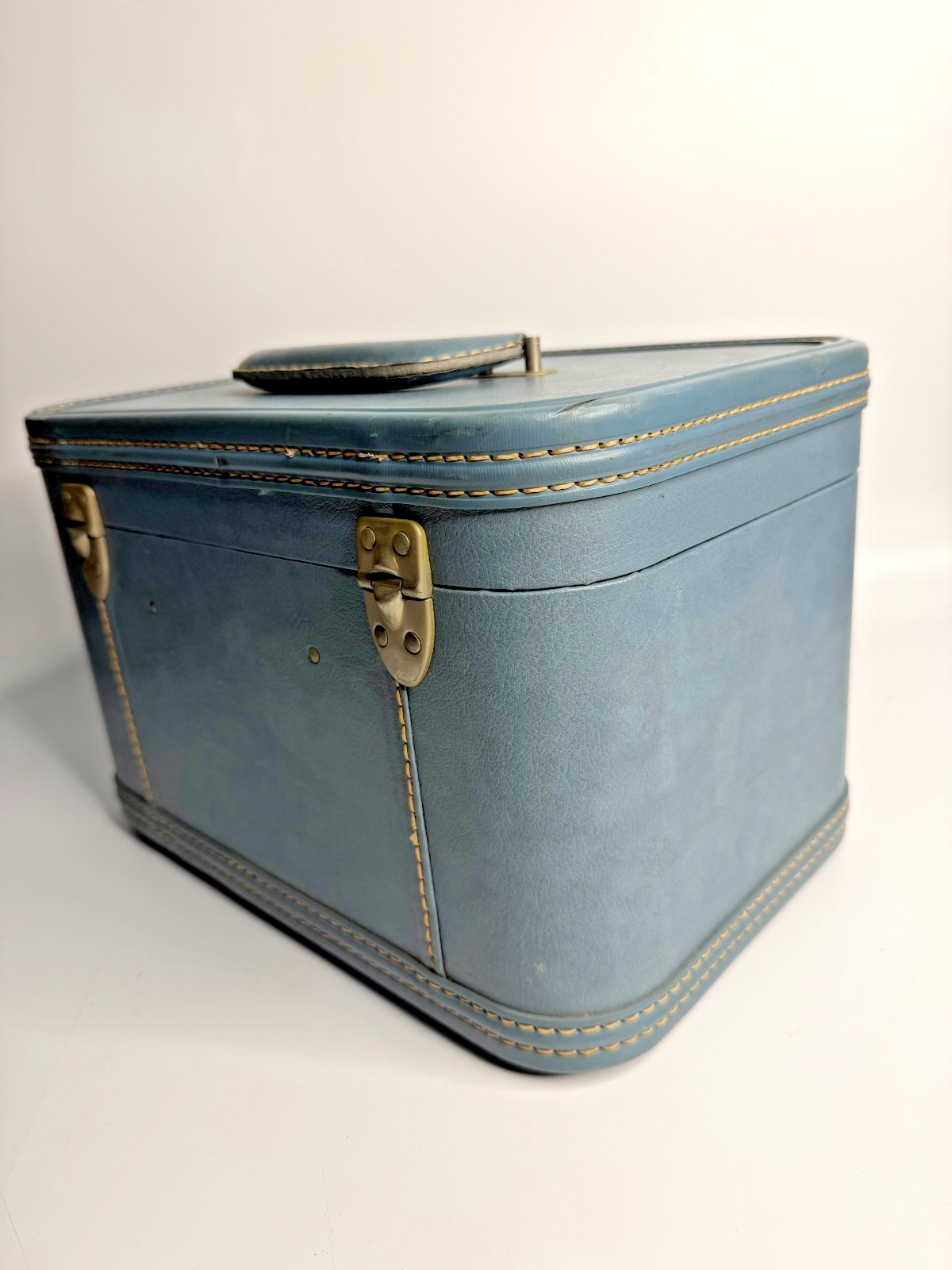 Vintage Oshkosh Train Case Cosmetic Carry On Suitcase Luggage 1950s Blue No Key