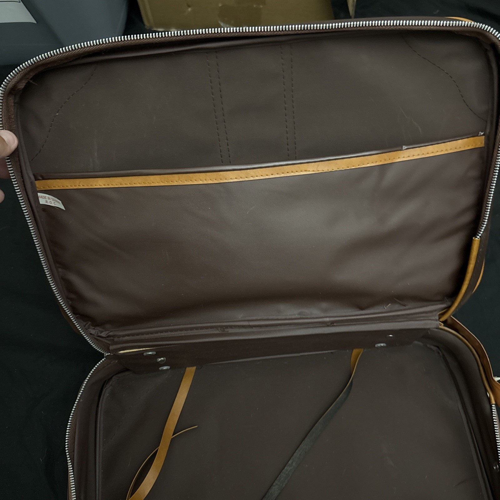 Vintage Brown Travel Carry On Garment Case Suitcase Made In Taiwan R.O.C.