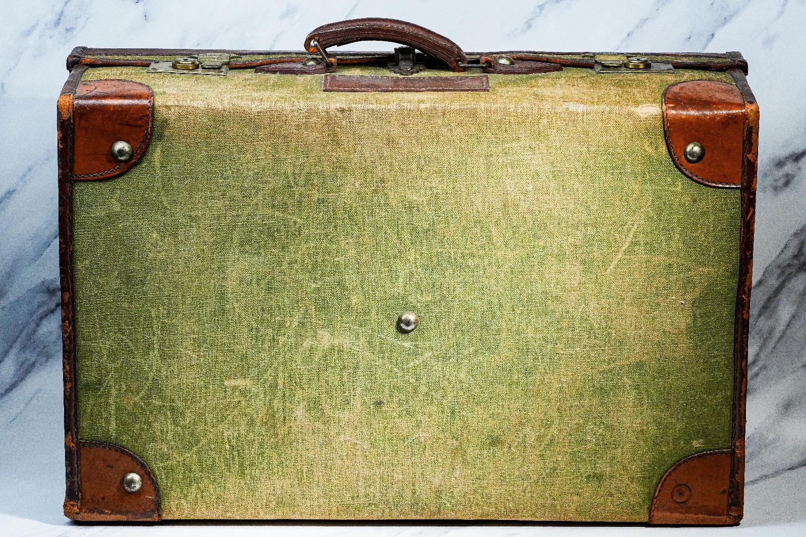 Large English Made Leather Cloth Travel Luggage Suitcase with Keys Decor Prop