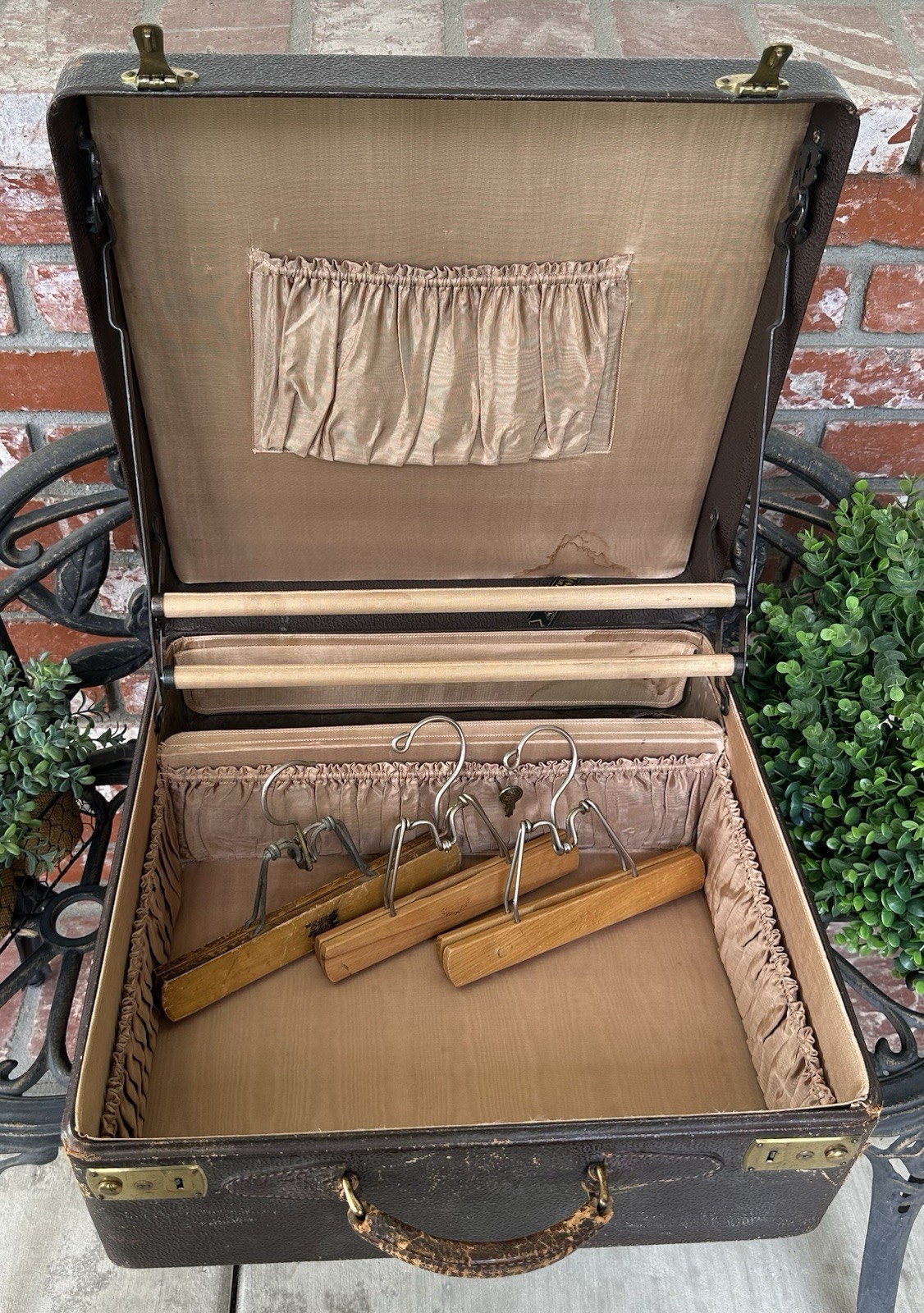 Vintage Warren Wardrobes Luggage; Brwn Leather W/Tan Satin Int; Wood Hangers/Key
