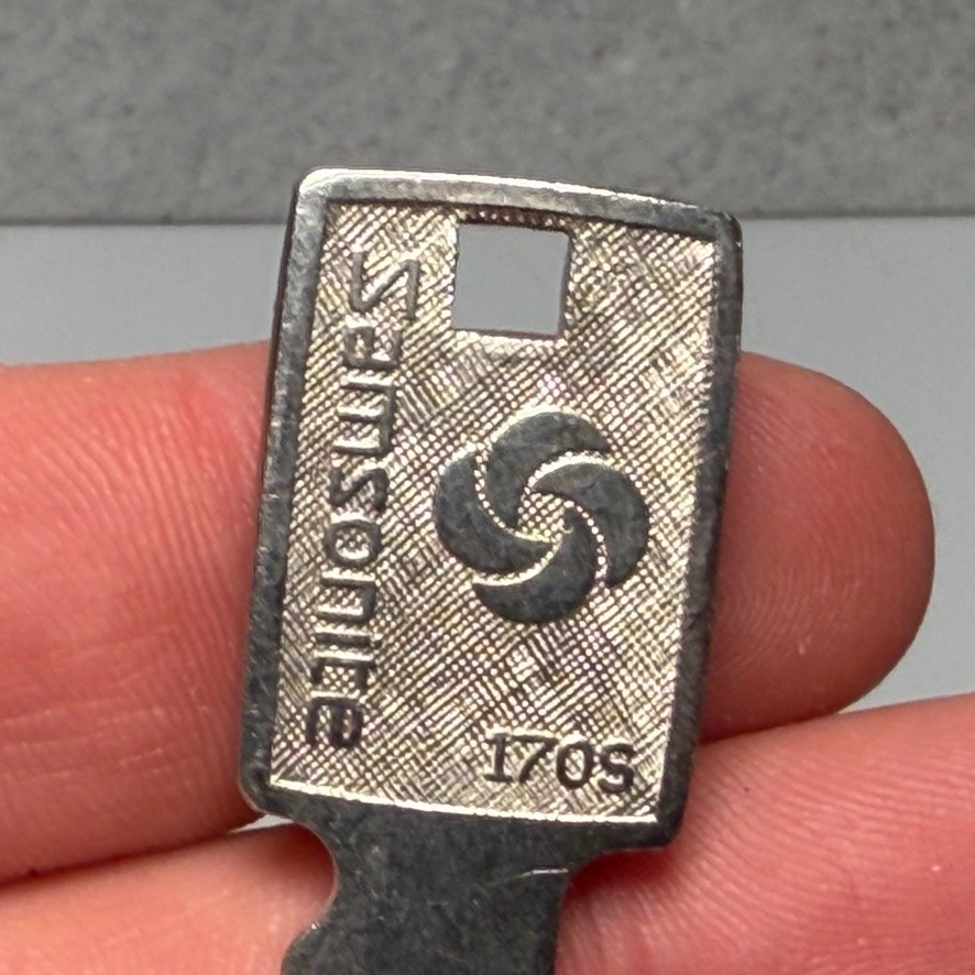 Samsonite Luggage Replacement Key for Drawbolt Latches 170S