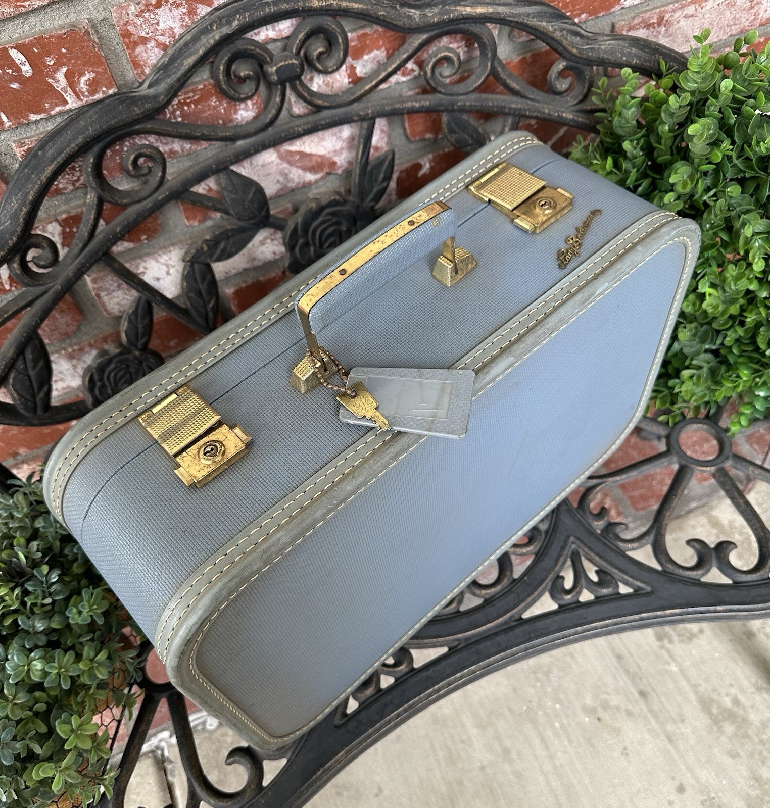 Vintage Lady Baltimore Luggage; Baby Blue W/Lavender Silk Inter; Luggage Tag/Key