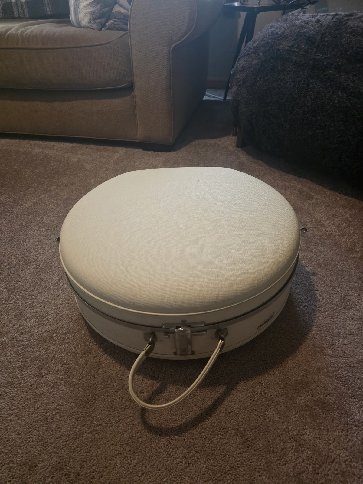 VTG American Tourister Tiara Round Travel Luggage Hat Suitcase White 19”