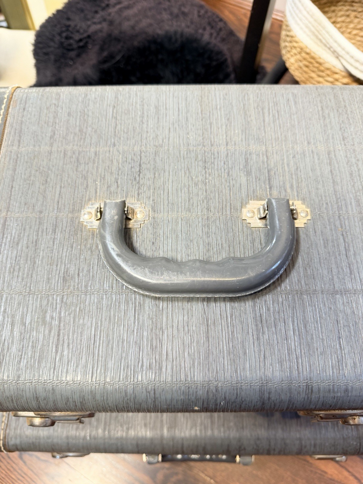 Vintage 1950s Makeup Hard Shell Case No Key 13” X 9”x 6.5”