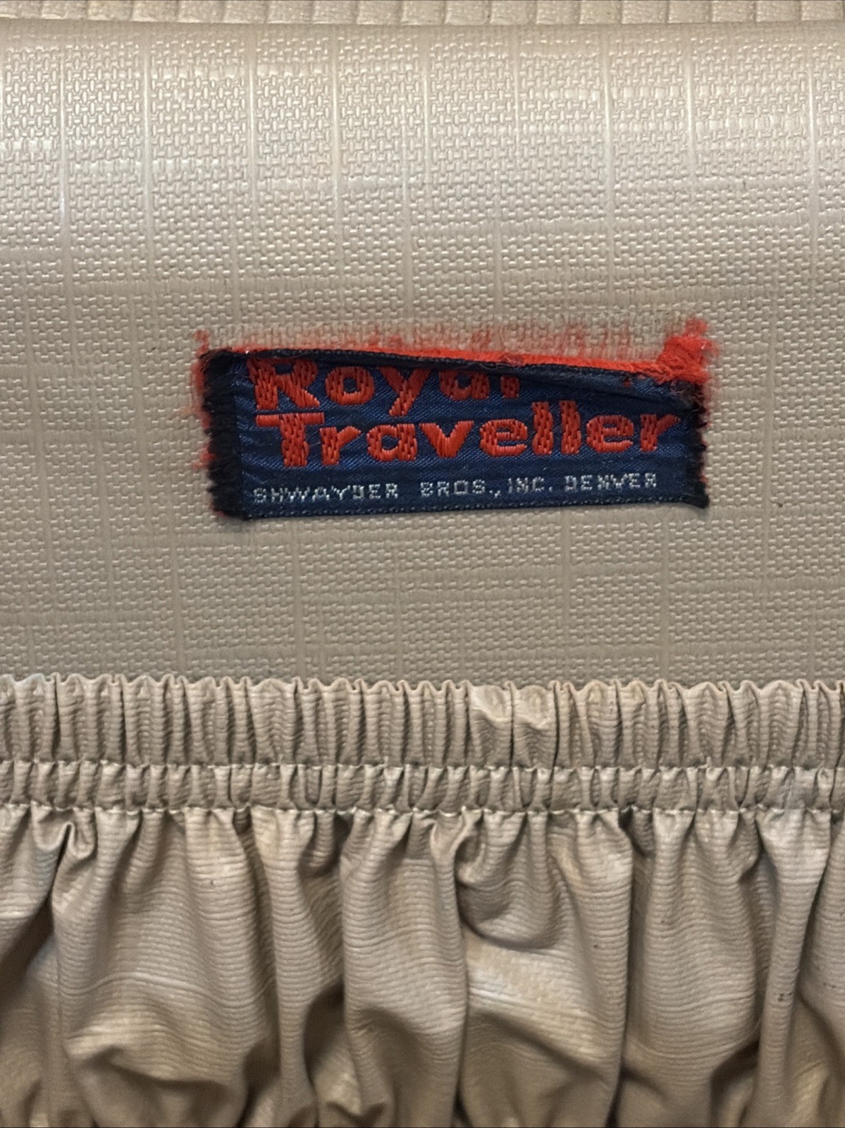 Royal Traveller Red Vanity Case with Key Train case Cosmetic Make up Vintage