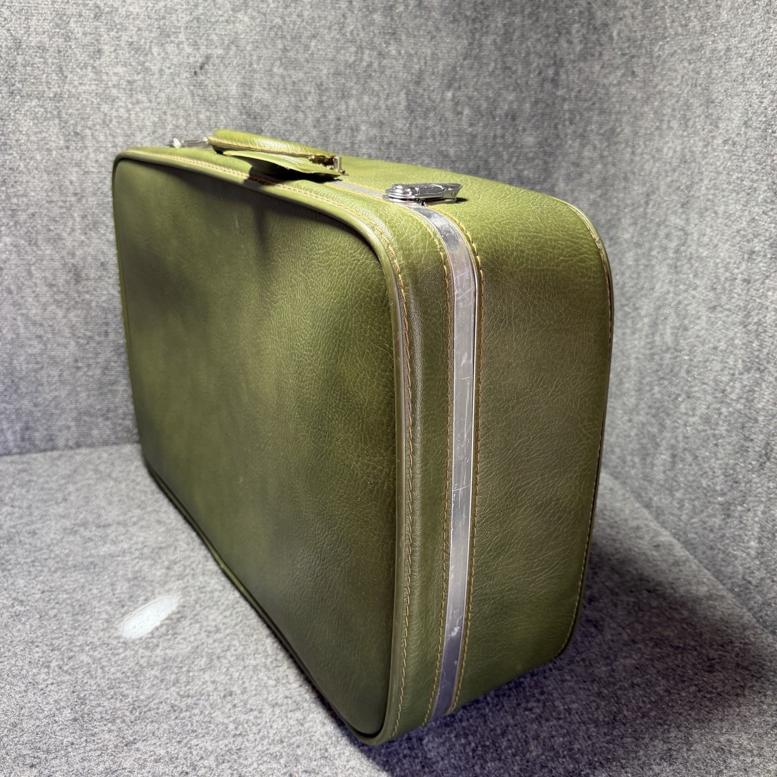 Vintage Ventura Travelware Hard Green Suitcase Retro Luggage 29.5×20″ Locking