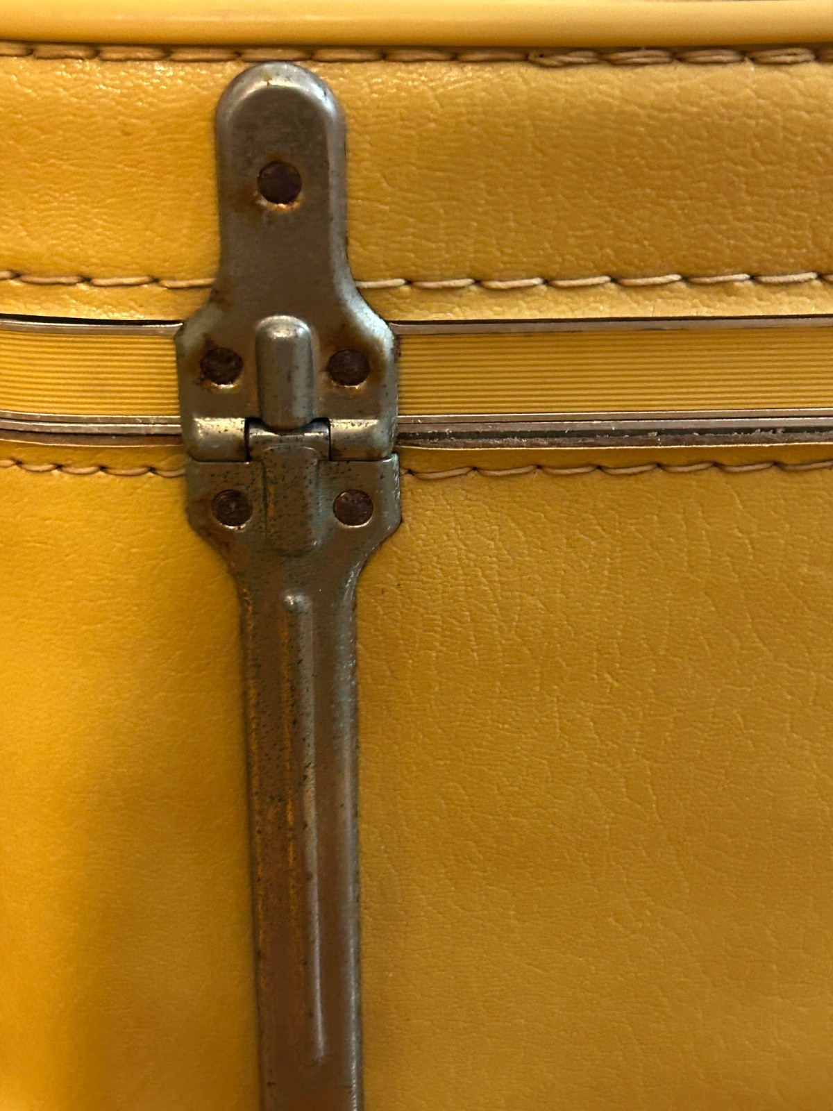 Vintage Luggage 1960s-70s Sears Featherlite Train Case Light Golden Yellow