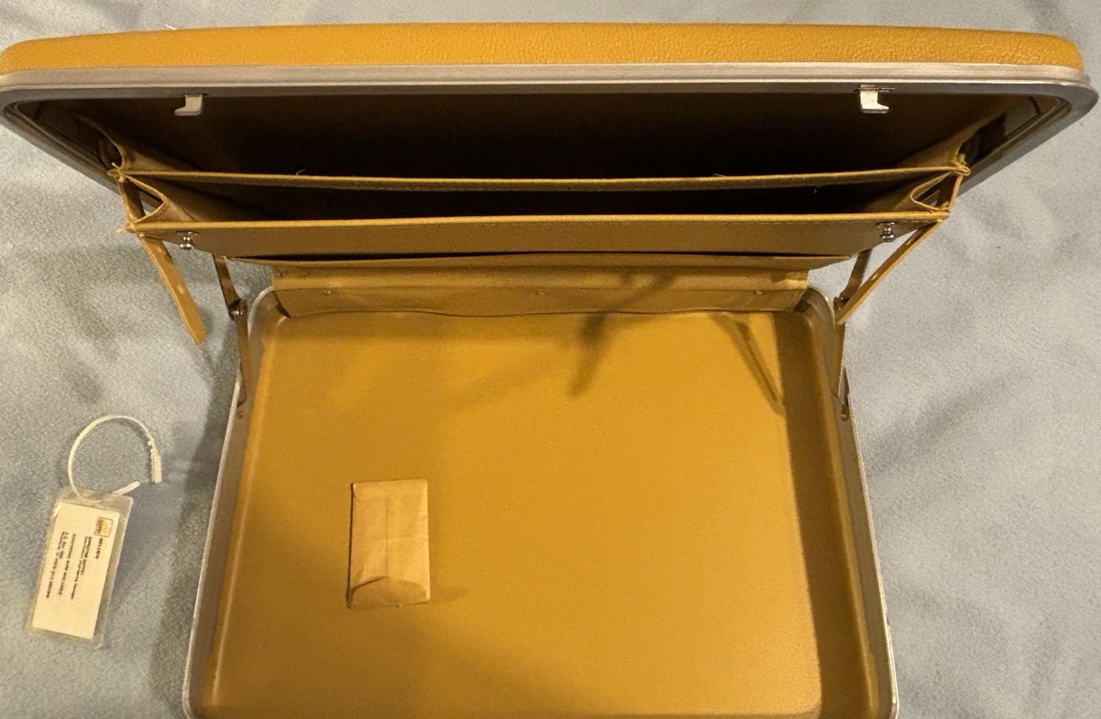 Rare VTG Royal Traveler Women’s Briefcase Yellow Hardcover 18″x13″x3.5″ w/ Key