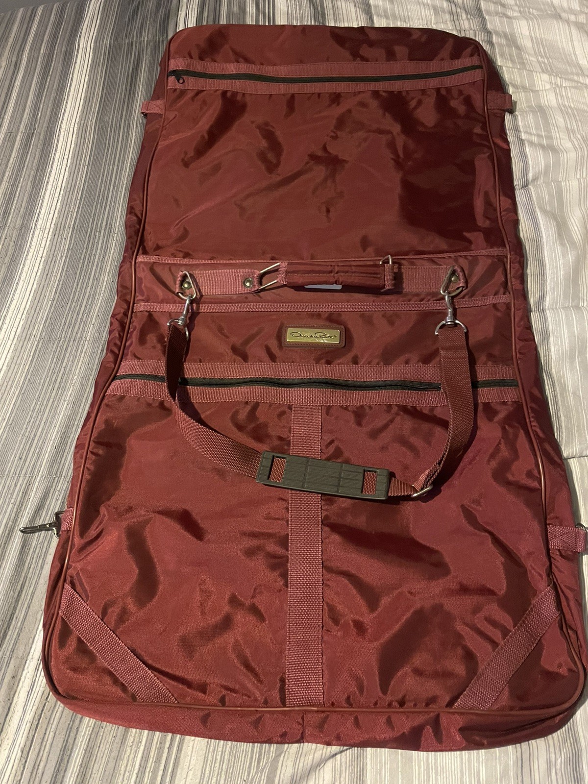 Oscar de la Renta Vintage Garment Travel Bag Burgundy 41 inch