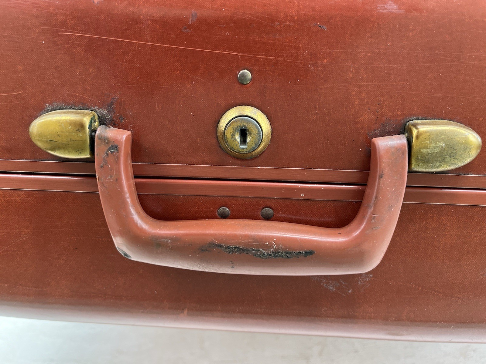 Vintage Brown Hard Shell Samsonite Suitcase Metal Locks Violet Fabric Interior