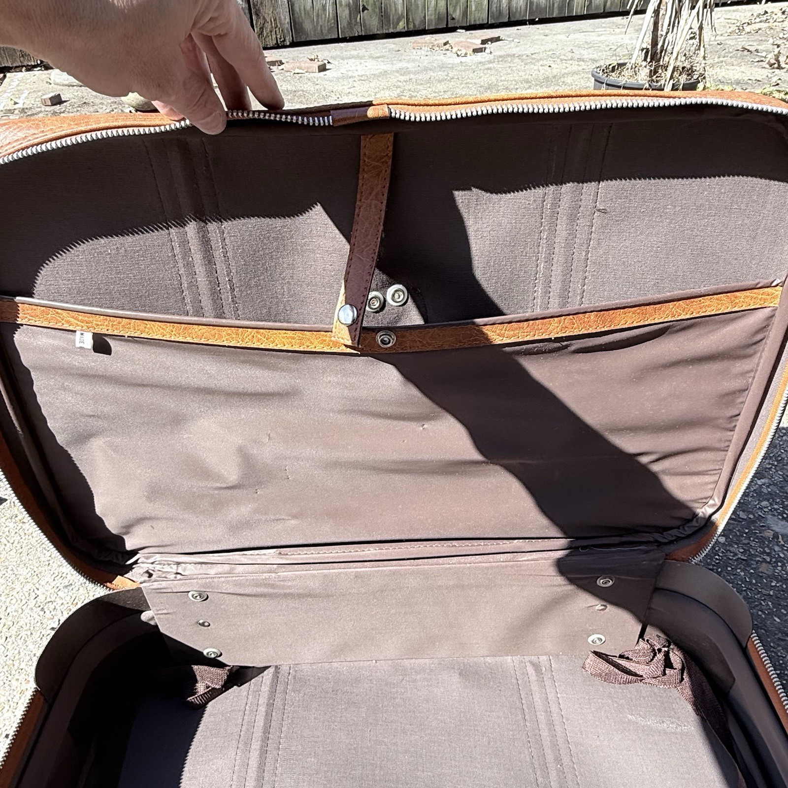 Vintage World Traveler Brown Leather Style Suitcase Carry On Locking Zipper