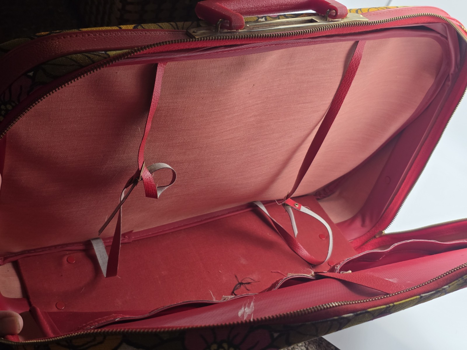 Large Floral Vintage 60s Suitcase