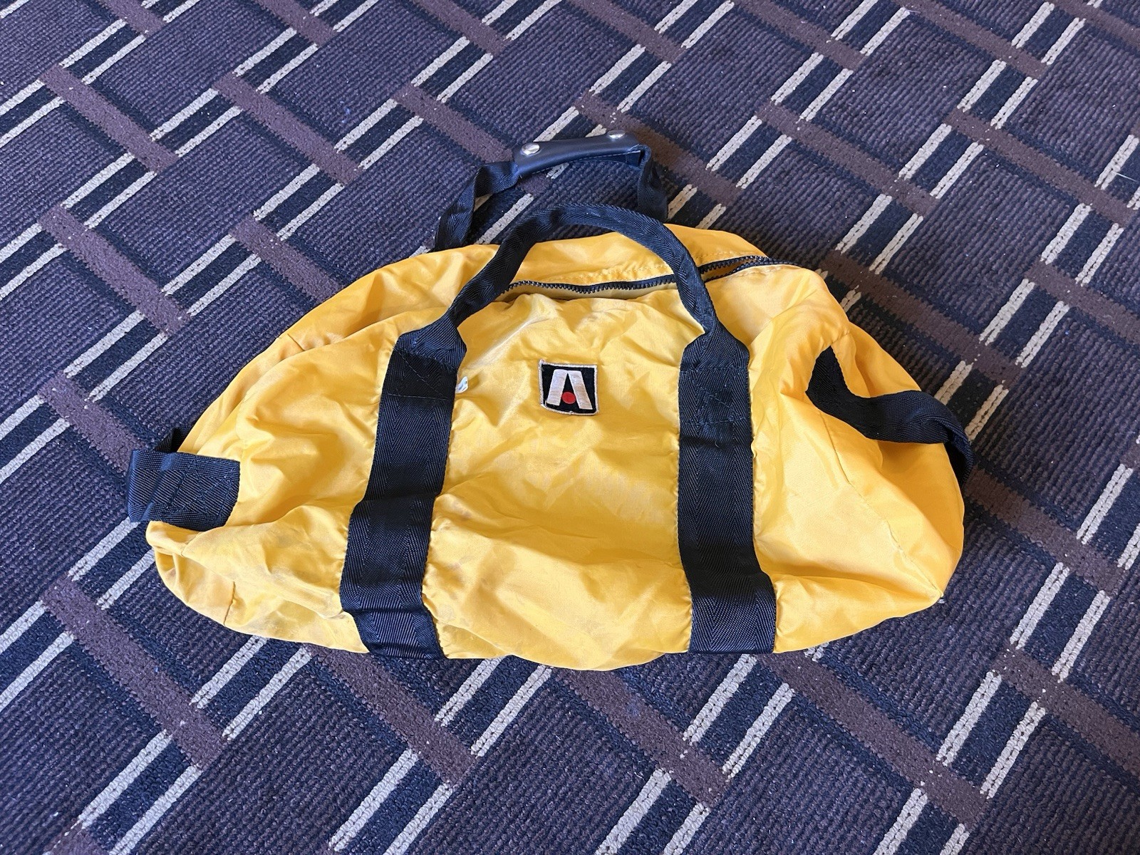 Vintage Academy Broadway Yellow / Gold Duffel Bag Gym 80’s RARE COLOR – 639