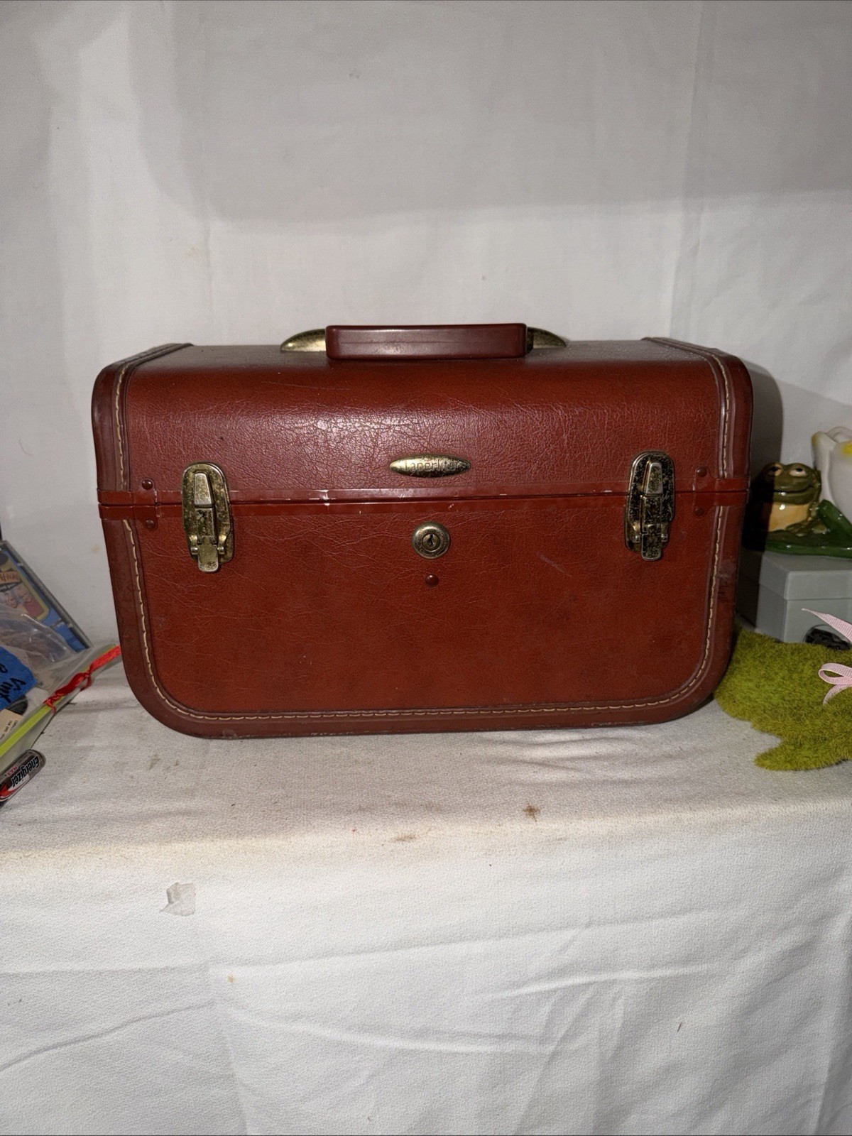 Taperlite 1950s True Vintage Brown Faux Leather Hard Vanity Case Locking