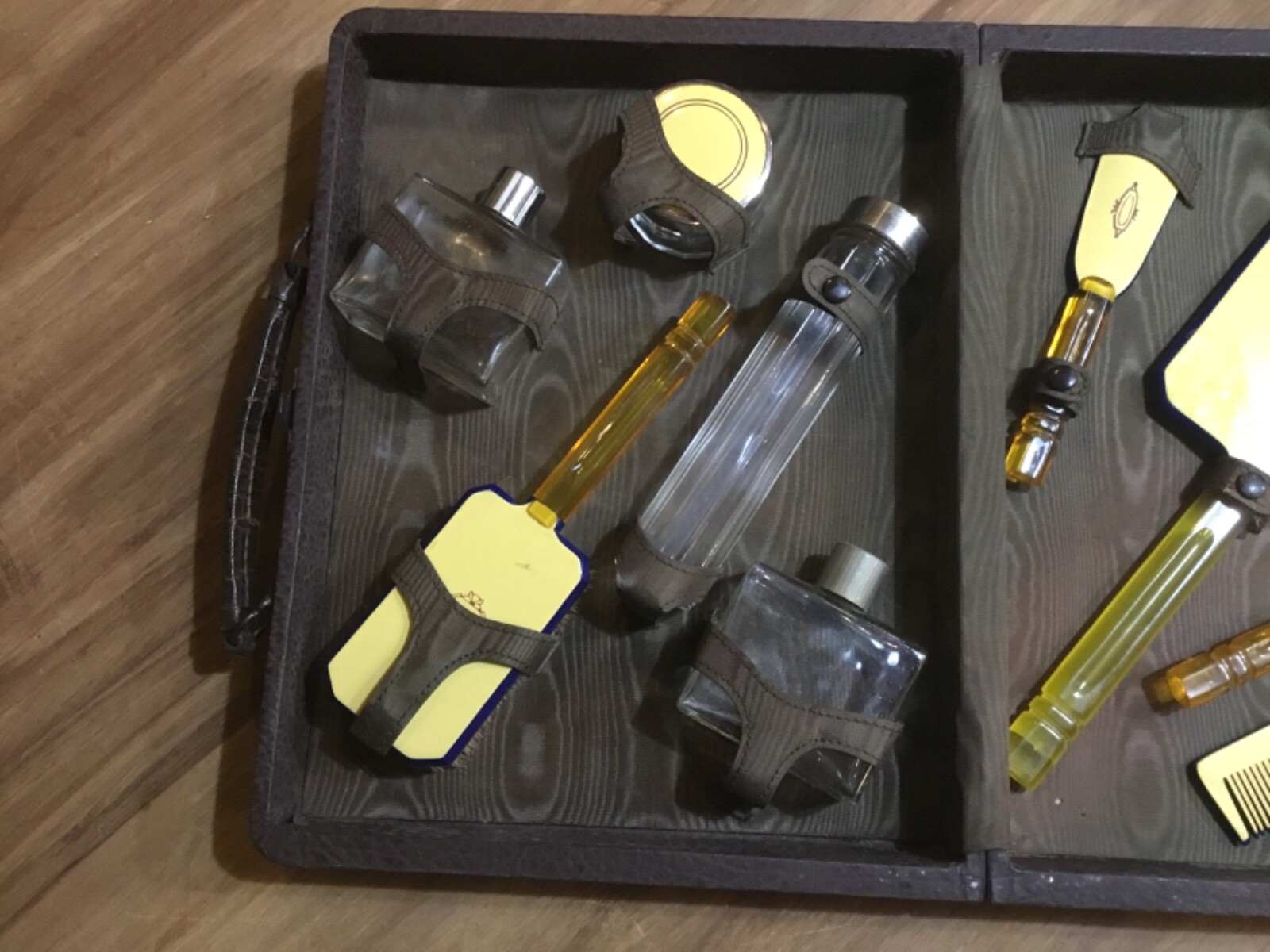 Art Deco, Vanity Travel Case set, Green And Gold