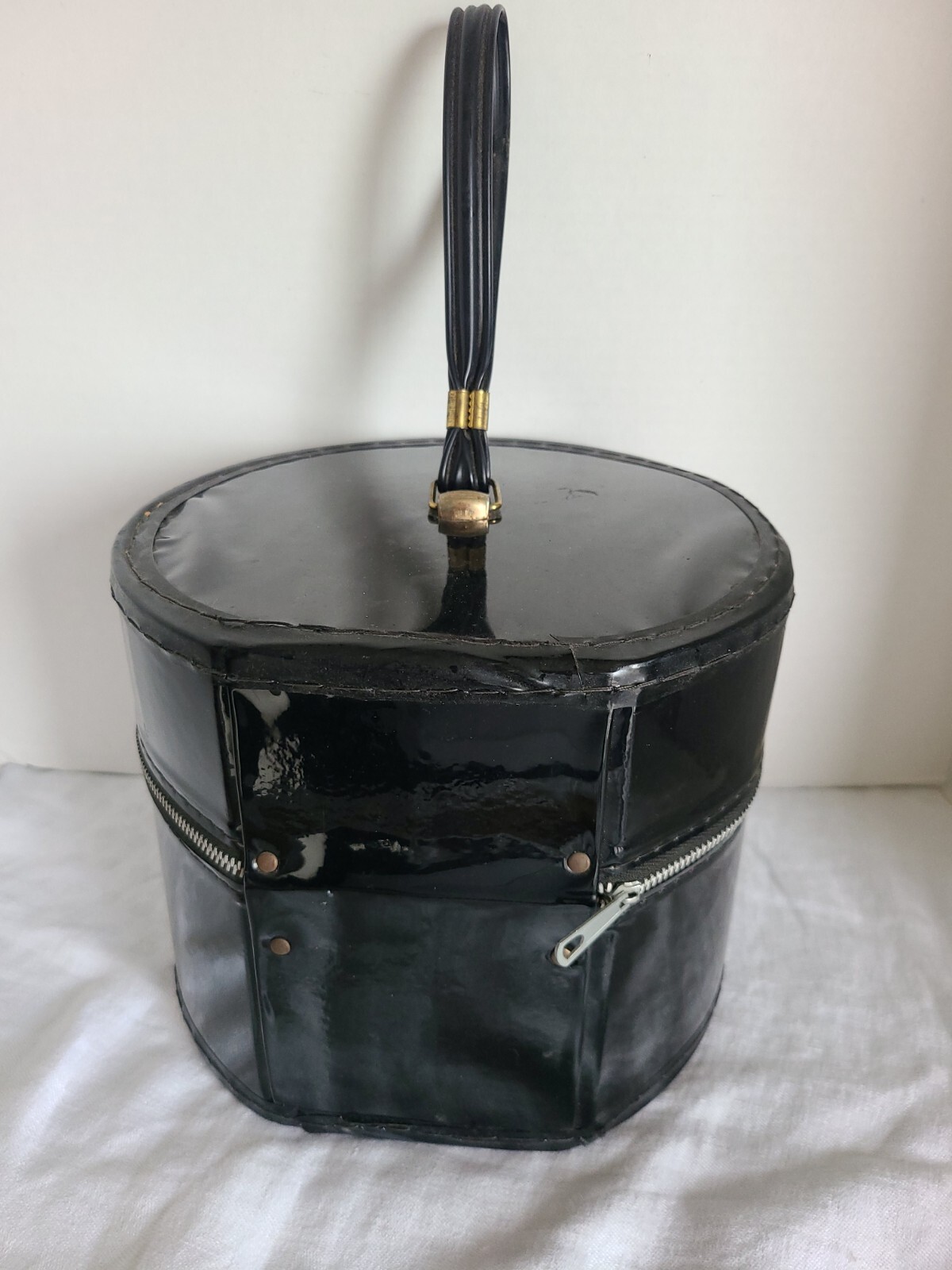 VTG. Hat Wig Case Train Luggage Zippered;7″ T X 8″D Suitcase Black /Gold Lining