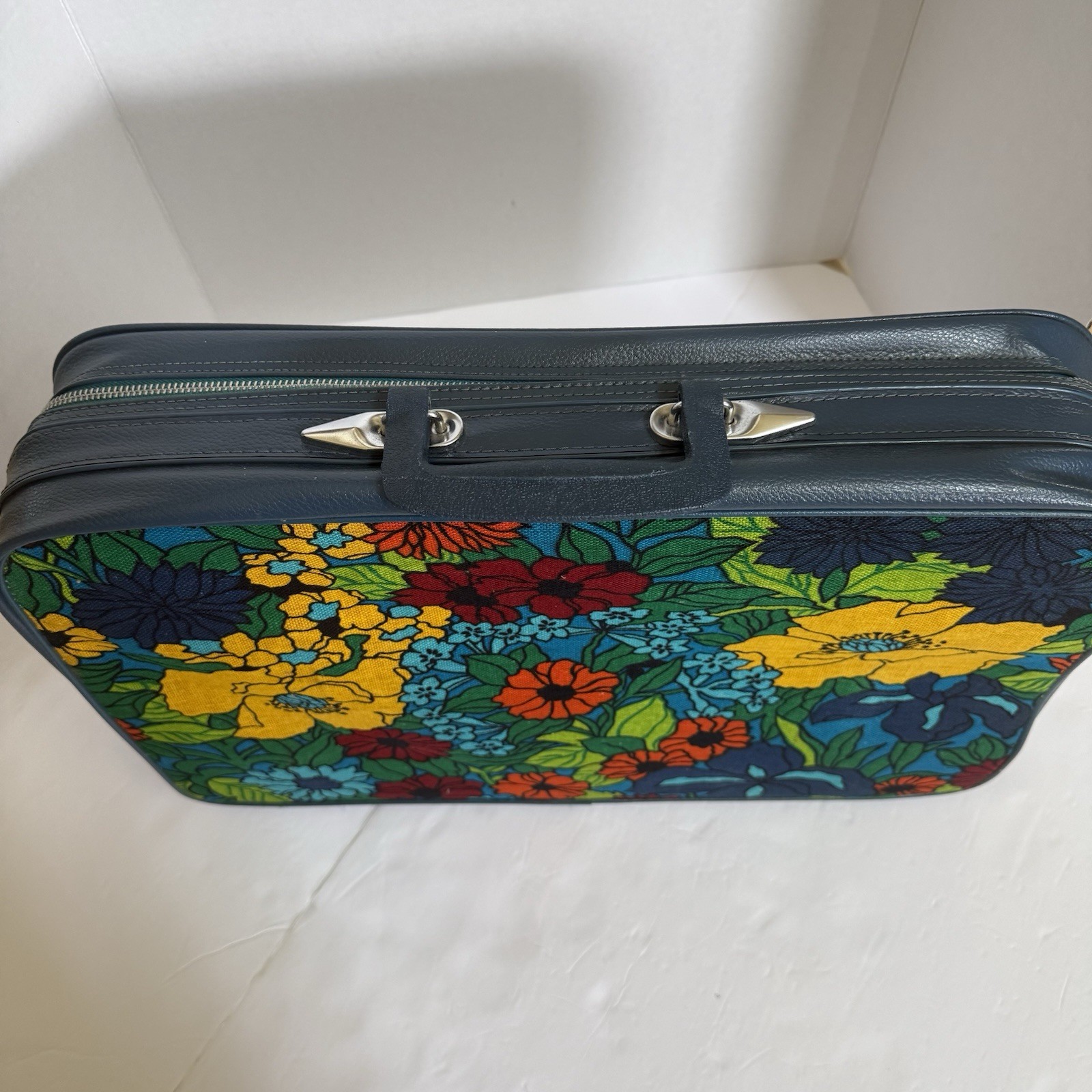 VTG 60s/70s Retro Suitcase Zippered Luggage MOD Hippie Good Condition