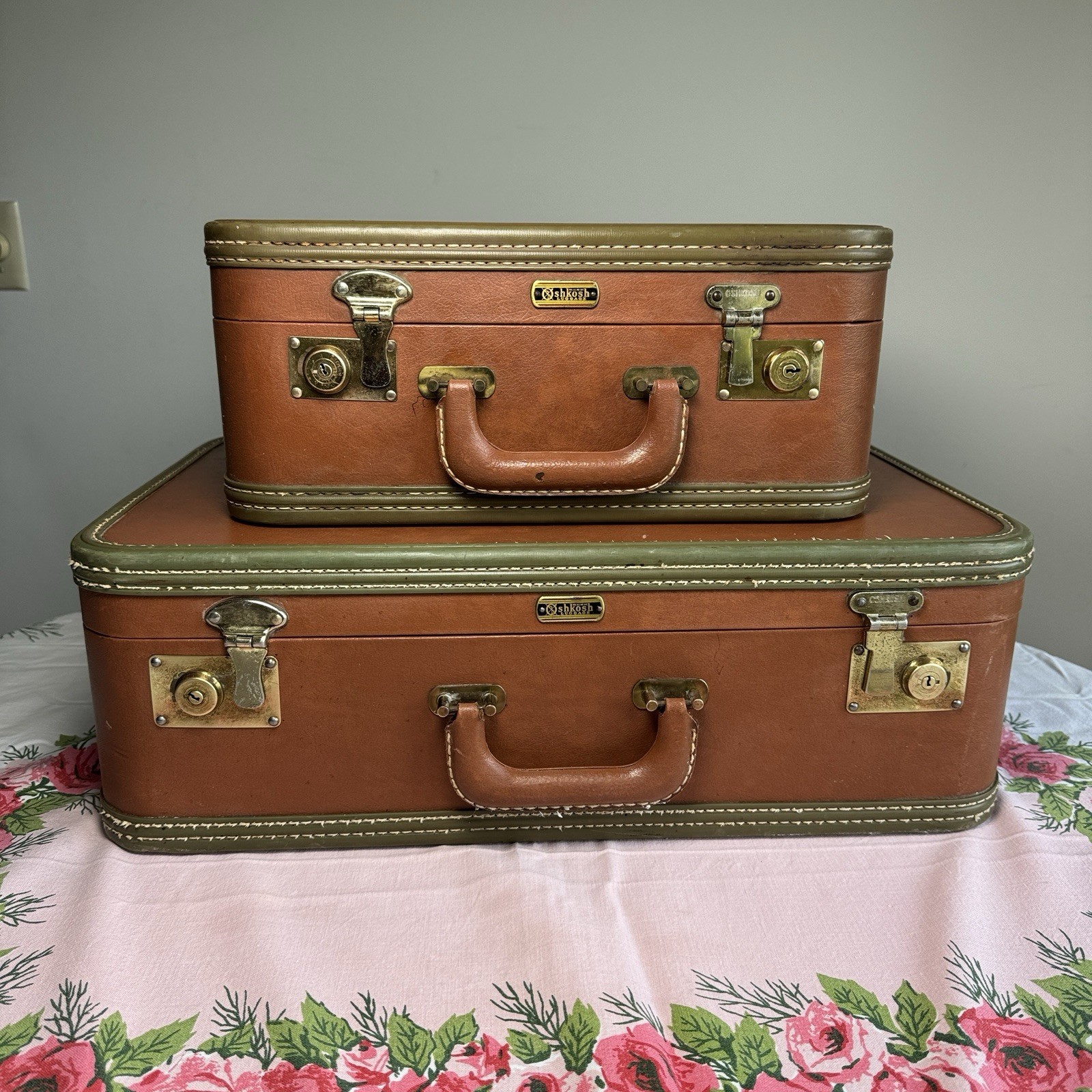 Set 2 Vintage OSHKOSH Luggage Brown w/ Shiny Copper Lining Train Case & Suitcase