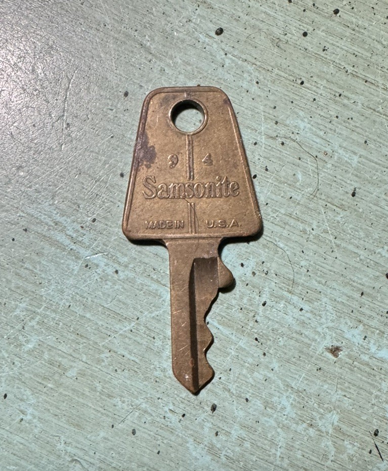 SAMSONITE – 94 – Replacement Key for Luggage – Vintage / Brass / Original