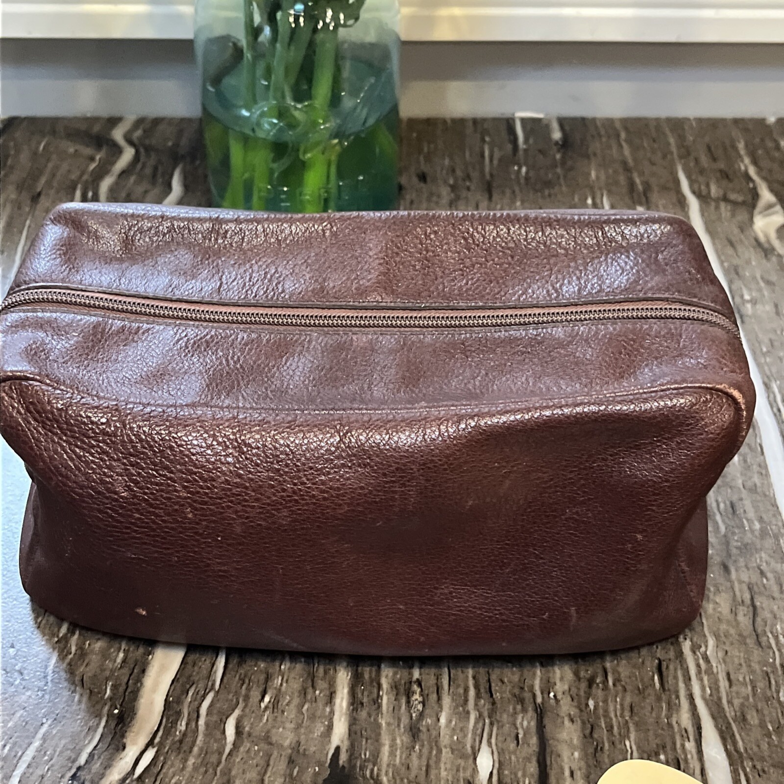 Vintage Authentic Longchamp Le Foulonne Brown Leather Cosmetic Shave Travel Bag