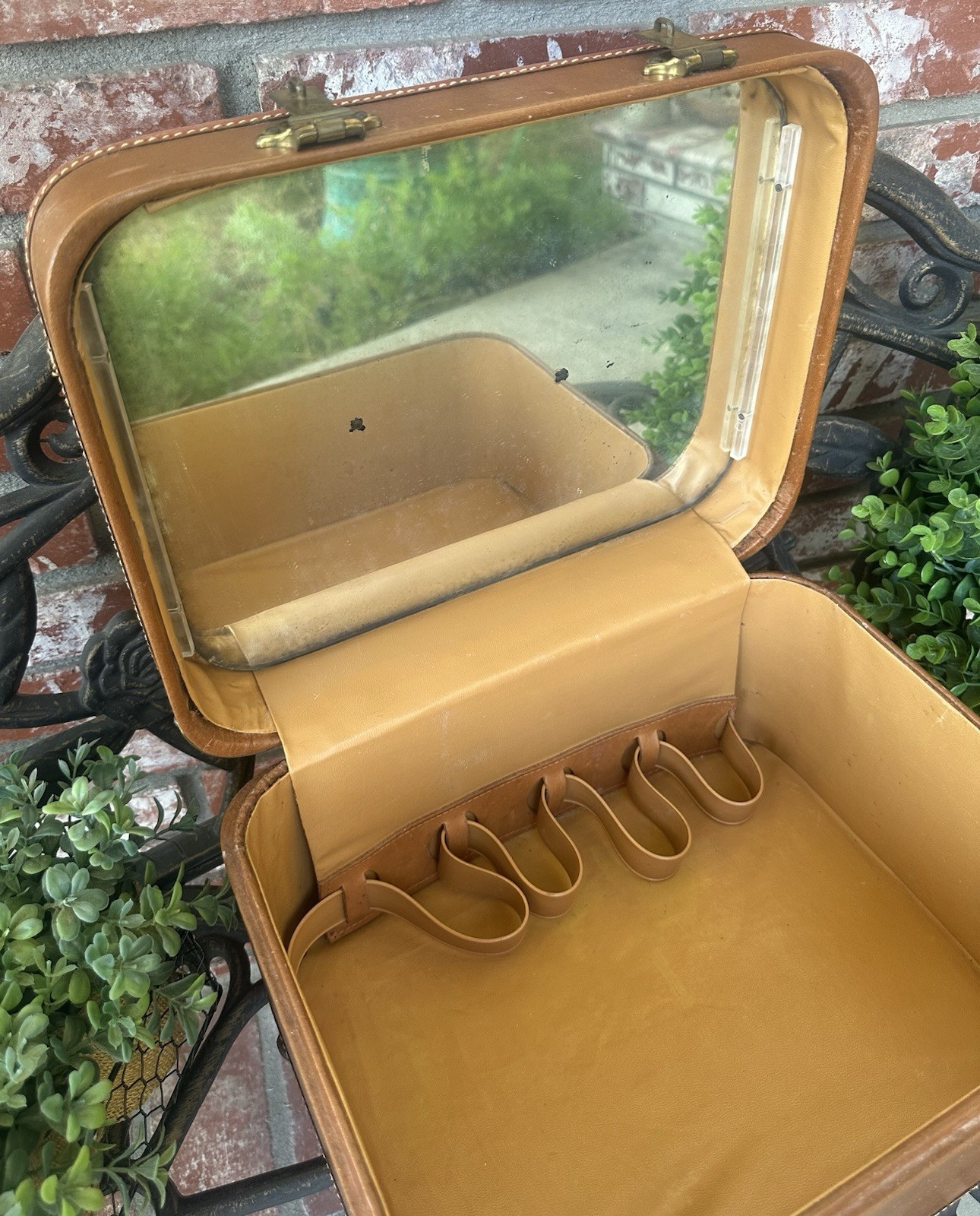 Vintage Stylite Vanity Train Case; Burnt Caramel W/Dark Tan Interior & Mirror