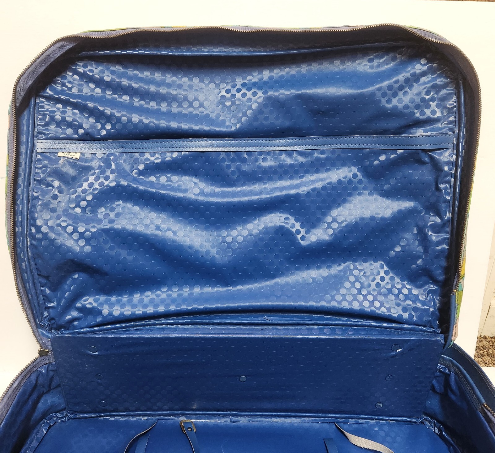 Vintage 1960’s Psychedelic Mod Carry On Suitcase Made In Japan 20″ x 14″ x 6″