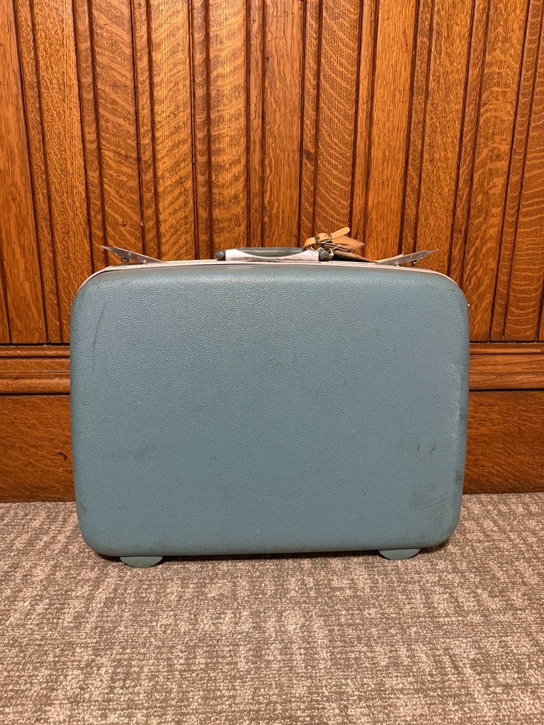 Vtg Samsonite Silhouette Light Blue Hard Shell Luggage Suitcase