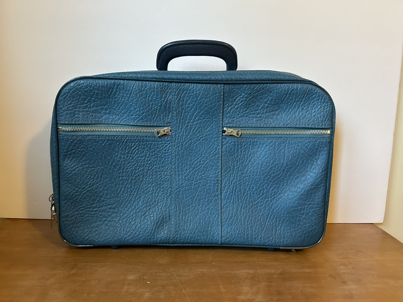 Vintage 70’s K Line Travel Bag Carry on Blue Textured Zippers Handle