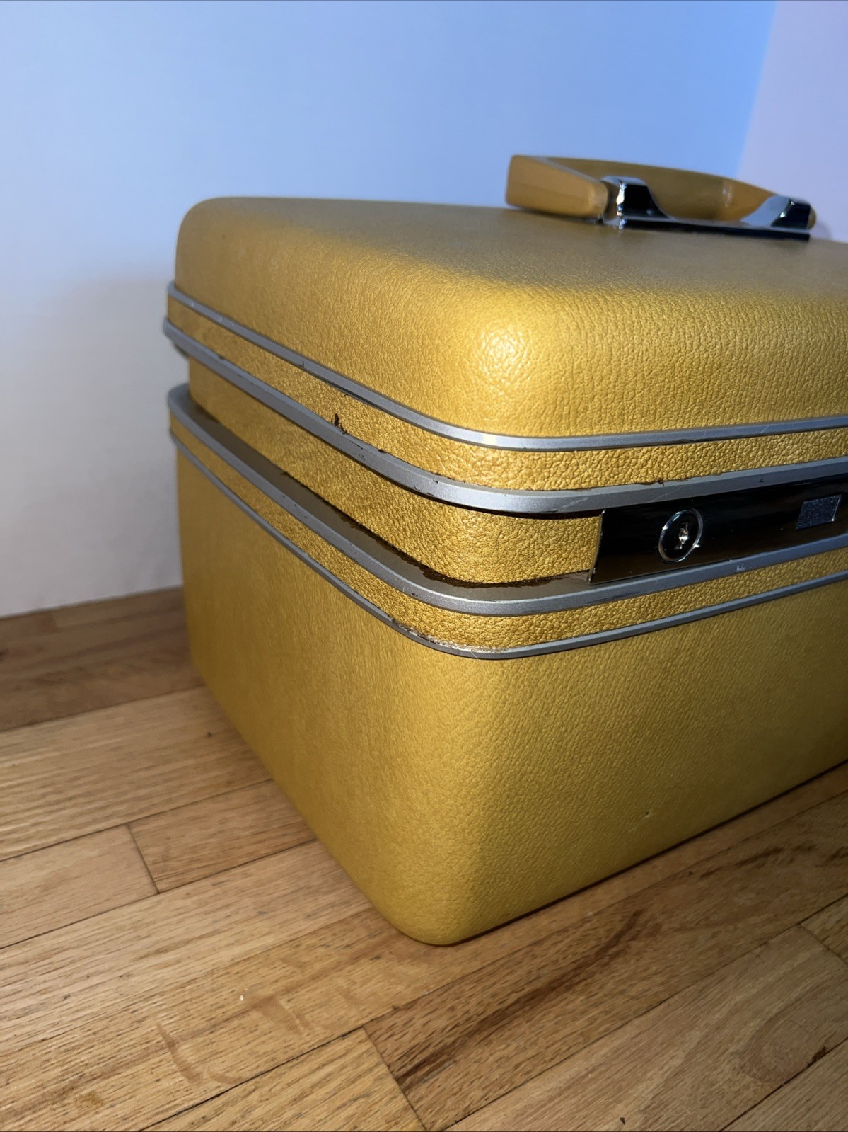 VTG Courier Train Make-UpCase Sears Roebuck Mustard Vanity Travel Box MCM Retro