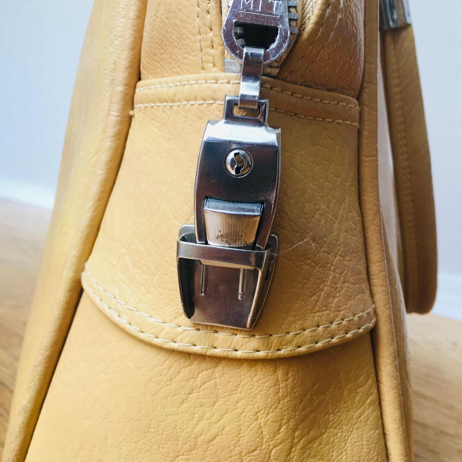 Baltimore Luggage Co Vintage Amelia Earhart Yellow Faux Leather Carry On Bag 15″