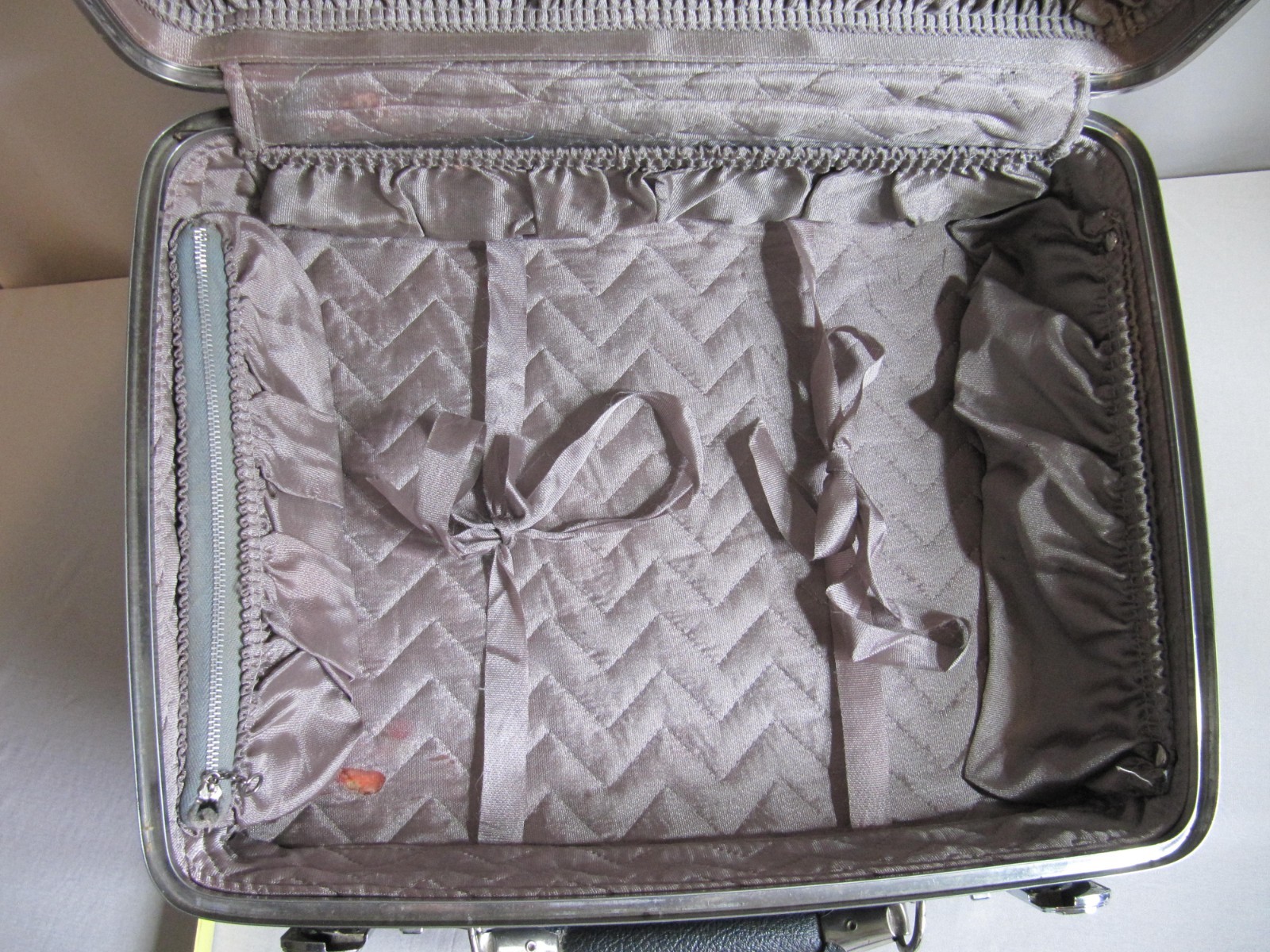 VTG American Tourister Tri-Taper Black Hard shell Suitcase Luggage-16x6x12-w/Key