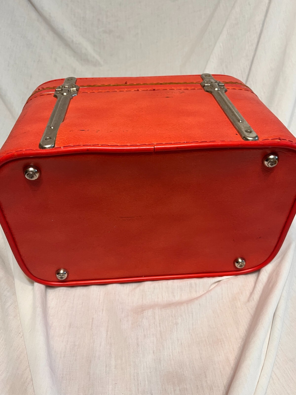 Sears Featherlite Red Train Vanity Case Vintage Luggage – No Keys
