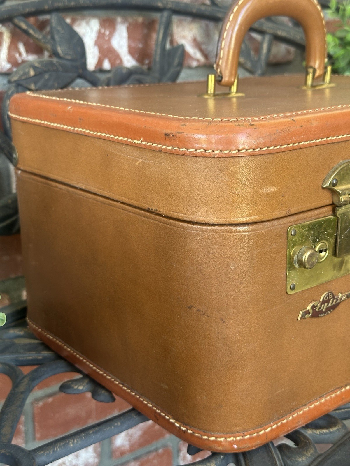 Vintage Stylite Vanity Train Case; Burnt Caramel W/Dark Tan Interior & Mirror