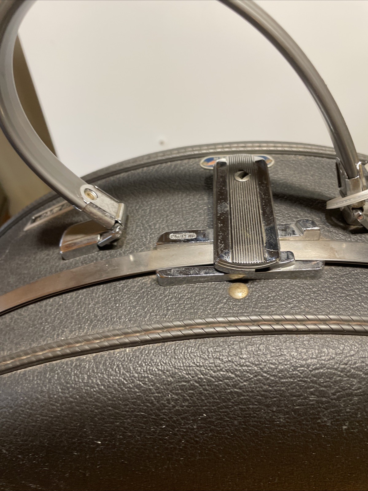 VTG American Tourister Tri-Taper 20″ Round Train Hat Suitcase MCM ID Tag Grey