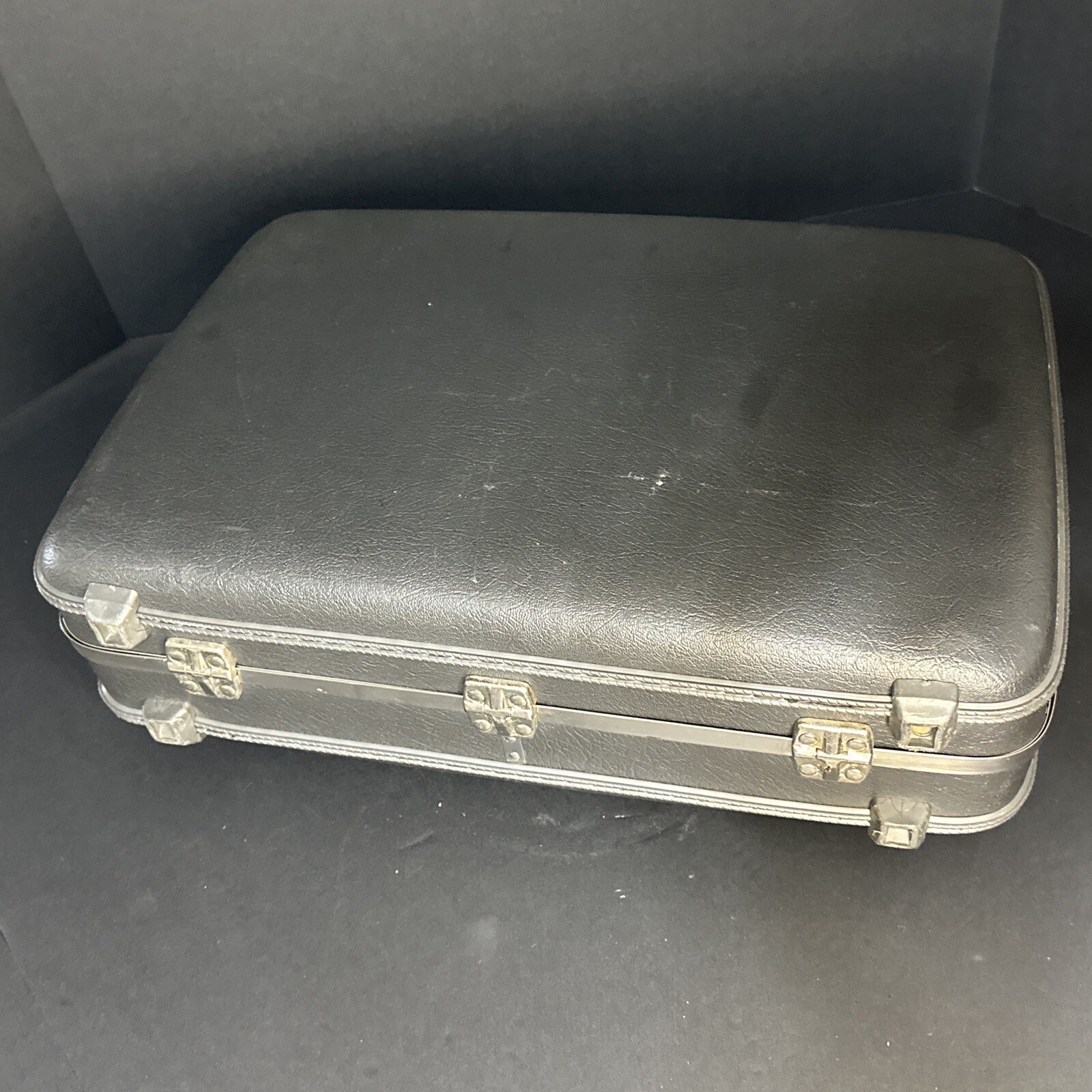 Vintage American Escort Gray Luggage Hardcase Suitcase 1960’s Excellent 19”