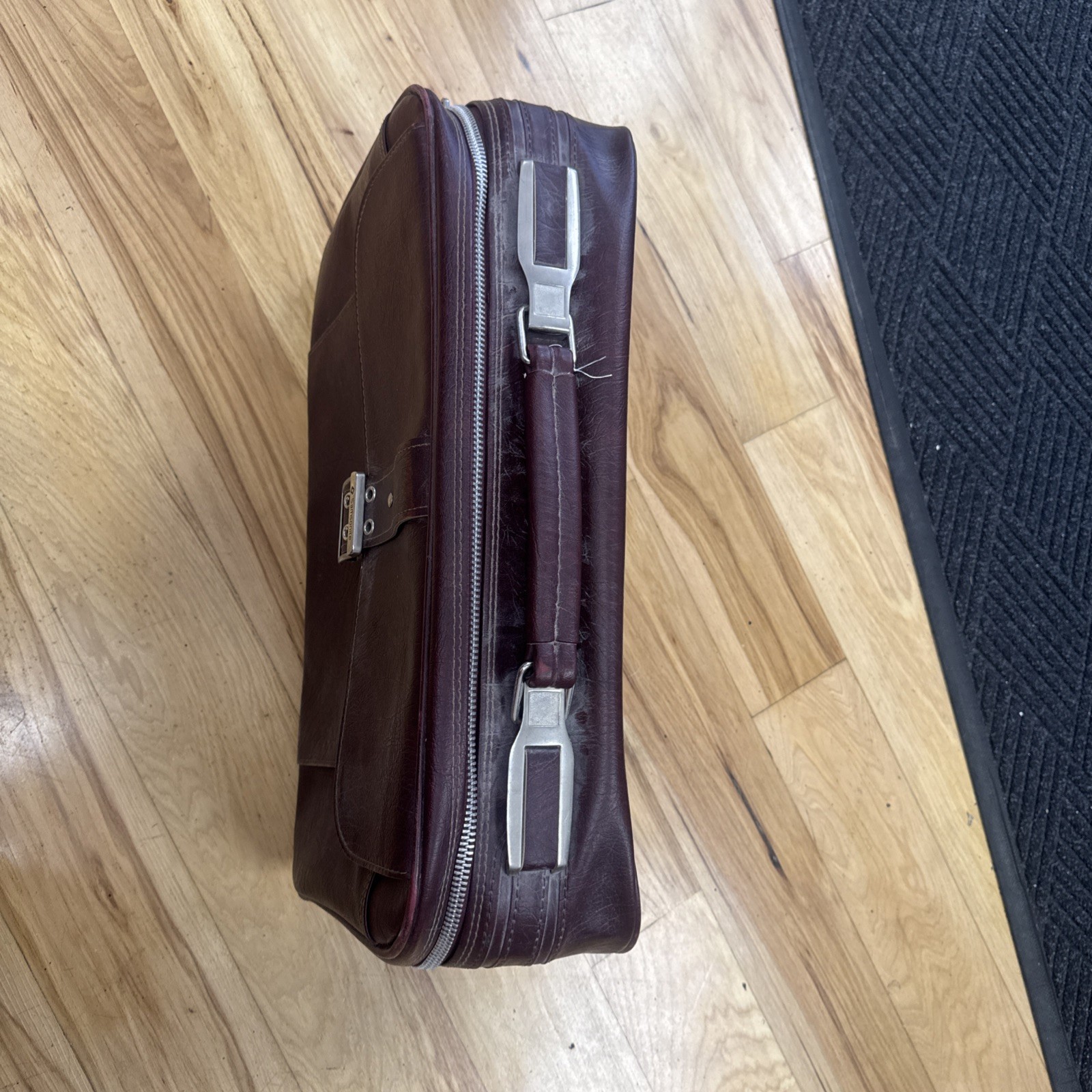 Vintage Samsonite Sonora II Carry On Luggage Suitcase21″x13″x8″ Burgundy Leather