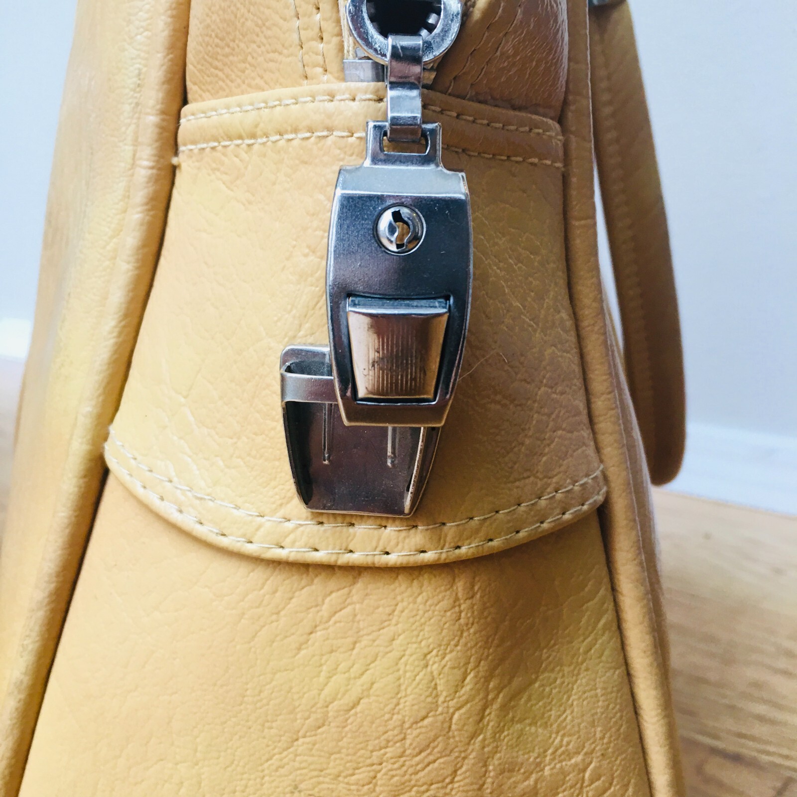 Baltimore Luggage Co Vintage Amelia Earhart Yellow Faux Leather Carry On Bag 15″