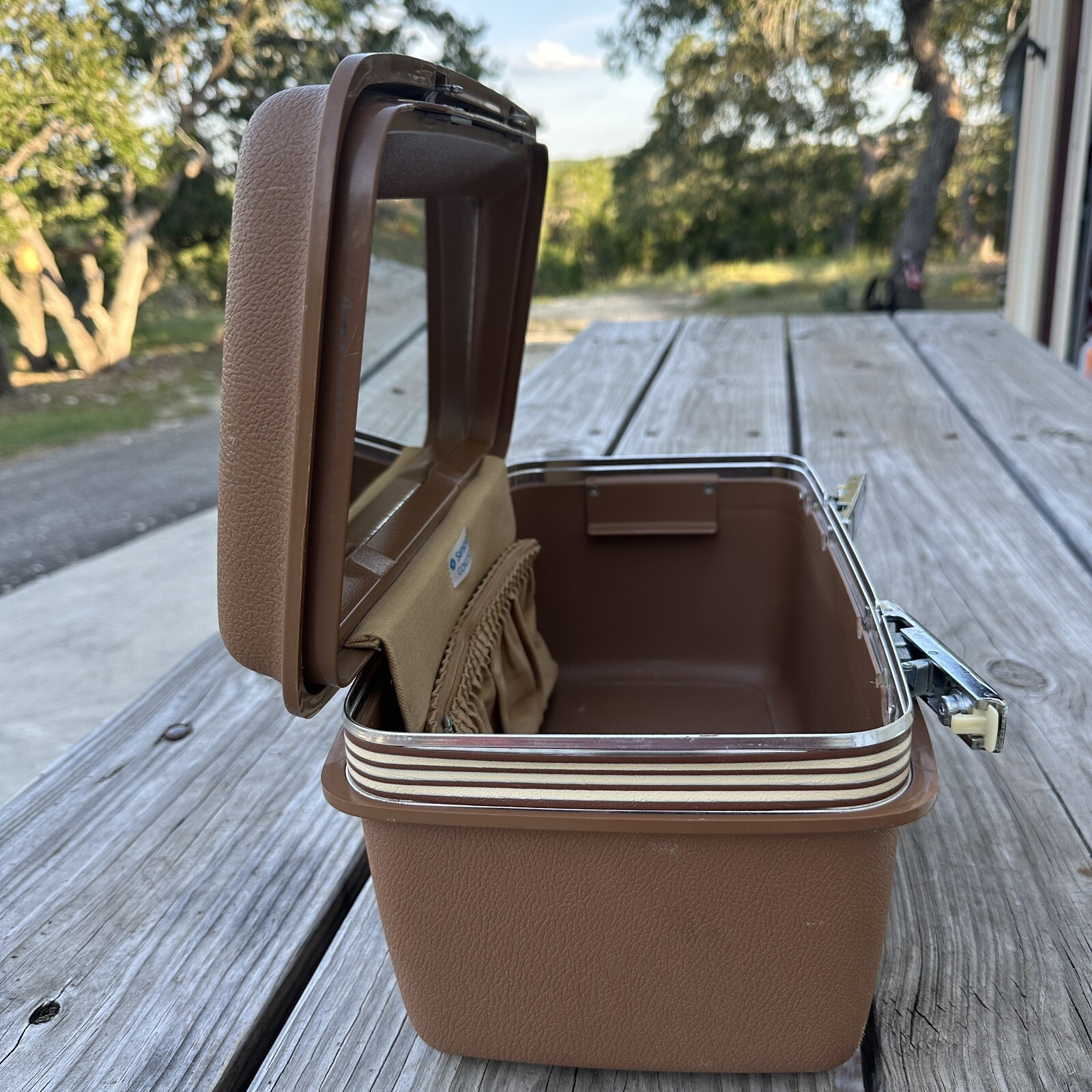 1970s Concord Samsonite hard brown cosmetic carry case,has tray, bag, mirror