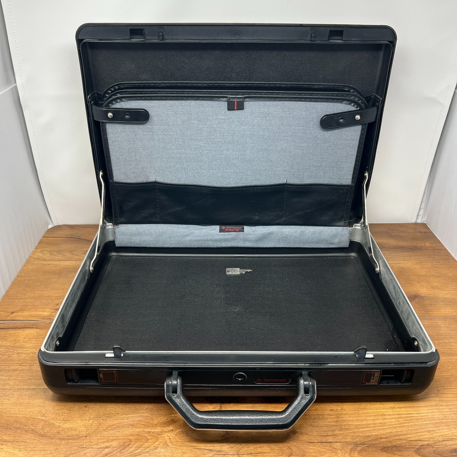 Vintage Samsonite Broker GL Hard Shell Black Briefcase 80s Style With Key