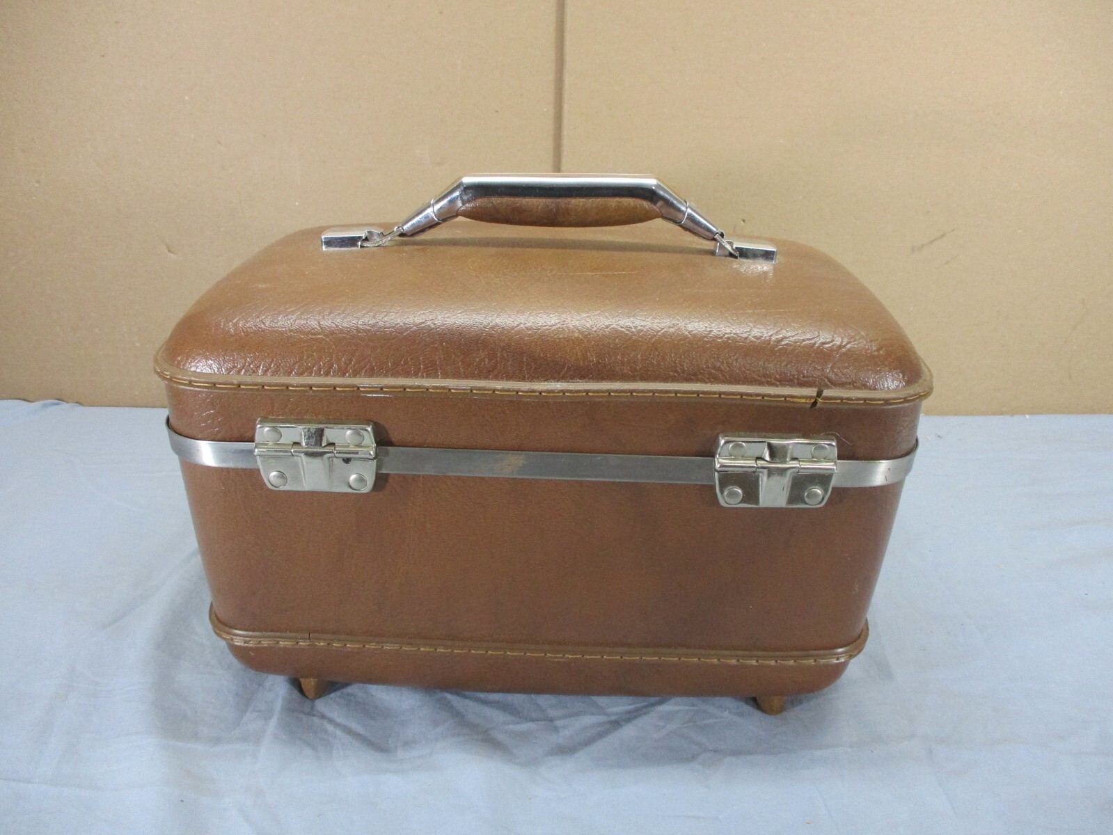 Vtg American Tourister Hard Shell Train Cosmetic Case Make Up Suitcase w/ Tray